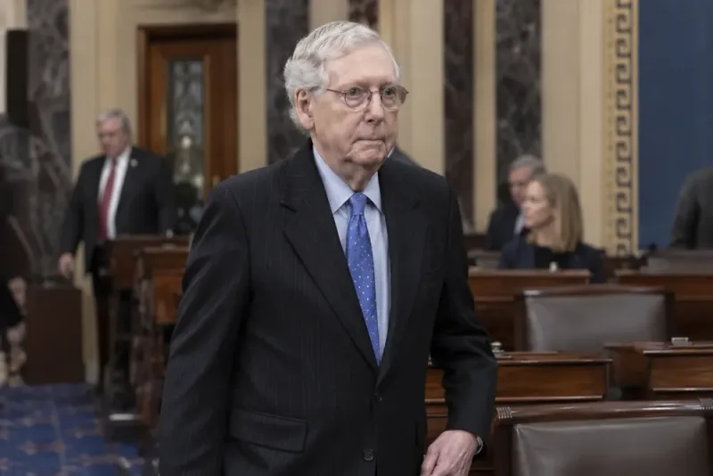 Mitch McConnell åter i senaten efter månader av rehabilitering