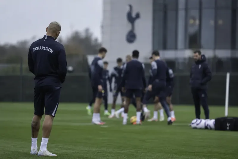 Richarlison petas helt av Roberto De Zerbi