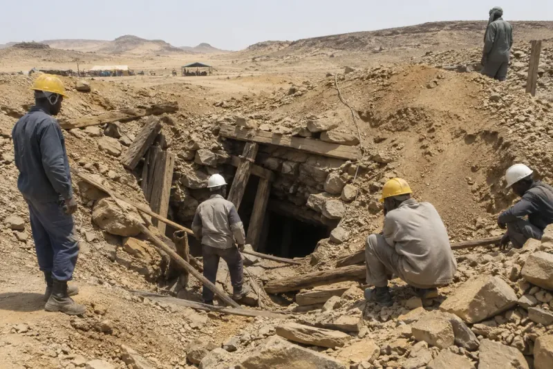 60 döda efter kollaps i guldgruva i Sudan