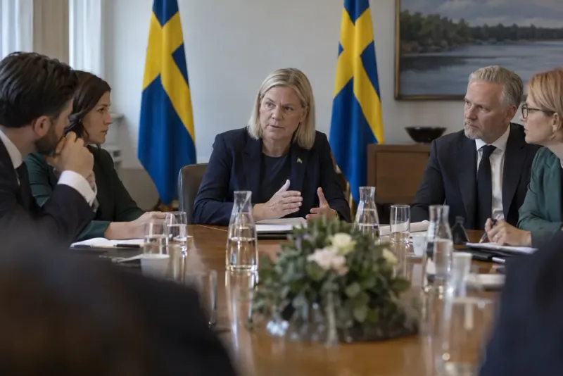 Magdalena Andersson samlar oppositionen efter valresultatet