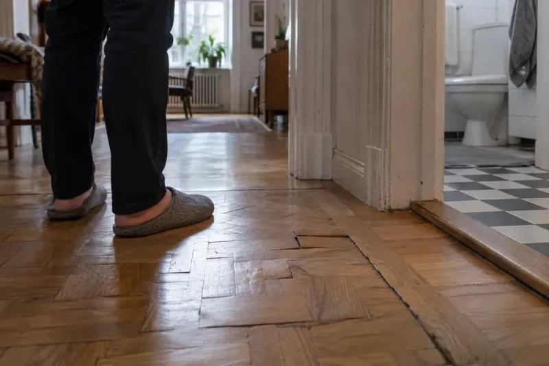 Hyresgäst nekas krav efter tvist om knarrande golv