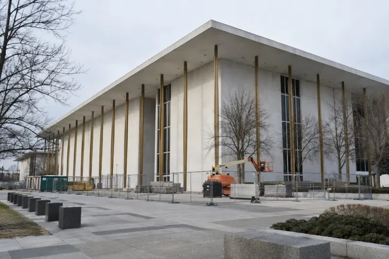 Domare kräver förvarning före möjlig rivning av Kennedy Center