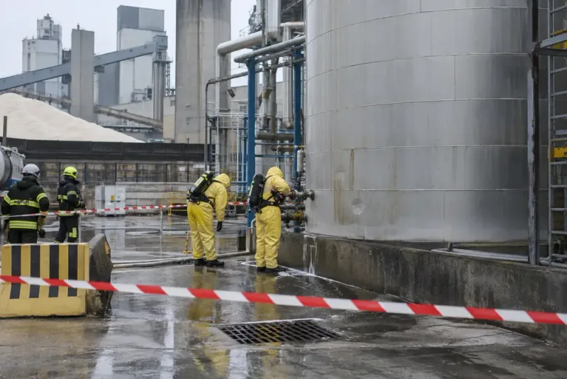 Svavelsyra läcker från tank vid Nordic Sugar sockerbruk