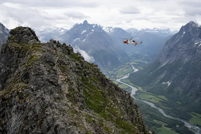 Fjällvandrare omkom efter fall vid Romsdalseggen