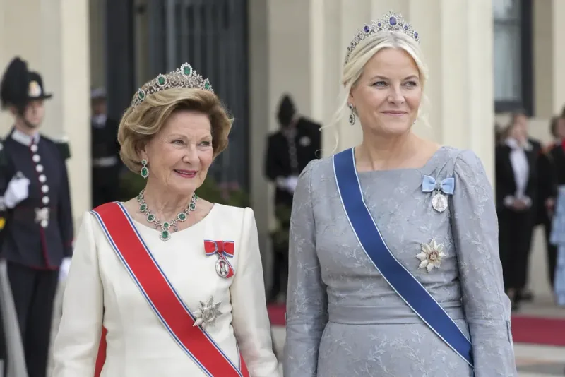 Två drottningar delar kungliga uppdrag i Norge