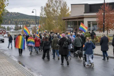 Runt 60 deltog i Doroteas prideparad