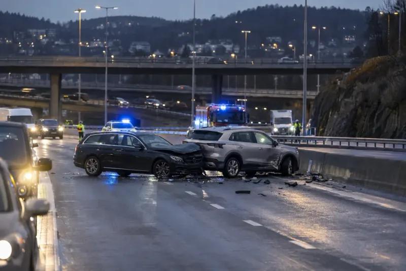 Bil uppges ha kört mot trafiken före E20-krock