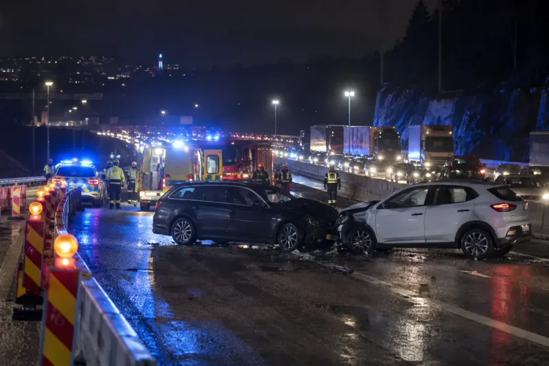 Bil körde mot trafiken – två bilar kolliderade