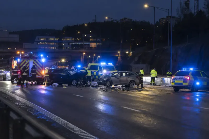 Två döda efter frontalkrock på E20 i Partille