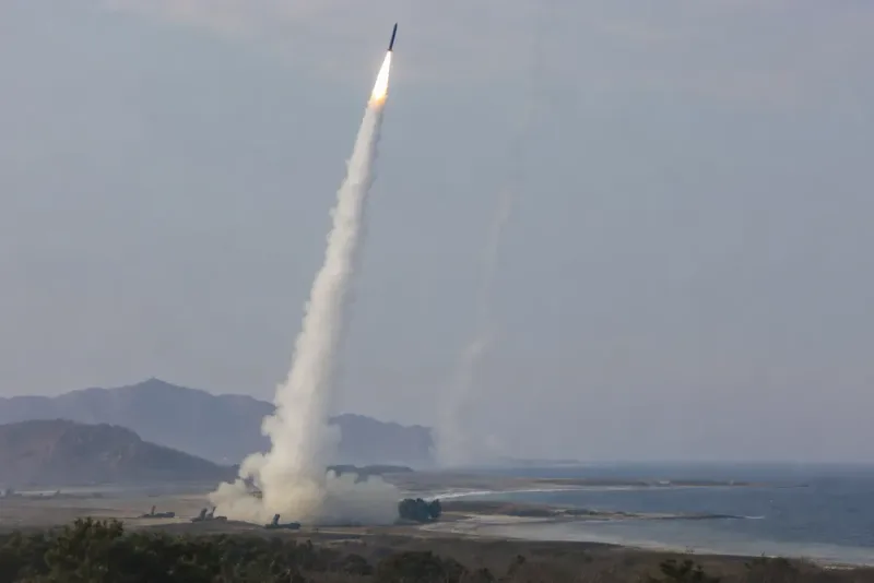 Nordkorea avfyrade två robotar från Wonsan