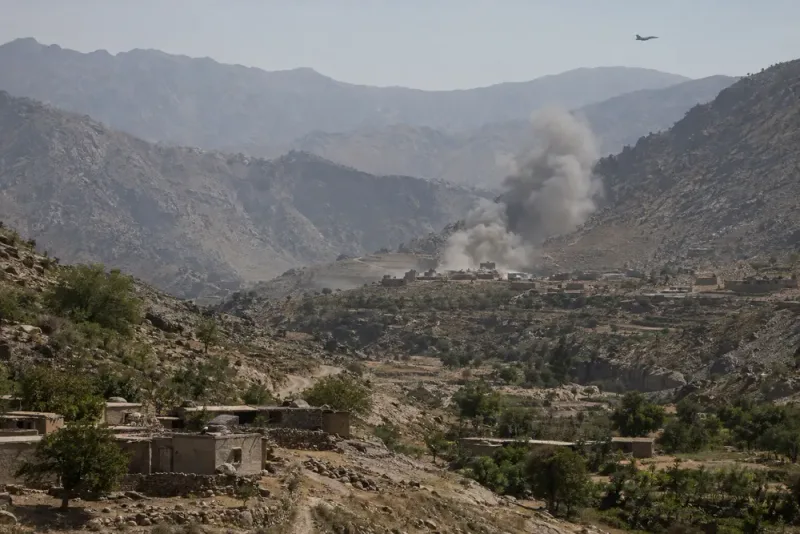 Pakistanska flygräder mot Afghanistan efter dödliga attacker