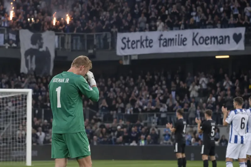 Ronald Koeman Jr grät under mammans hyllning
