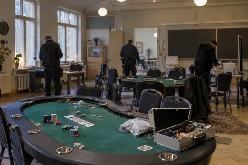 Fyra åtalas efter pokerklubb med miljonomsättning