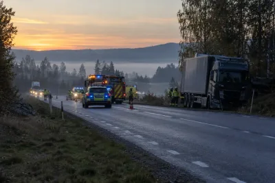 Man i 70-årsåldern död efter lastbilsolycka