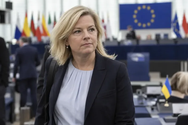 Karin Karlsbro stannar i EU-parlamentet