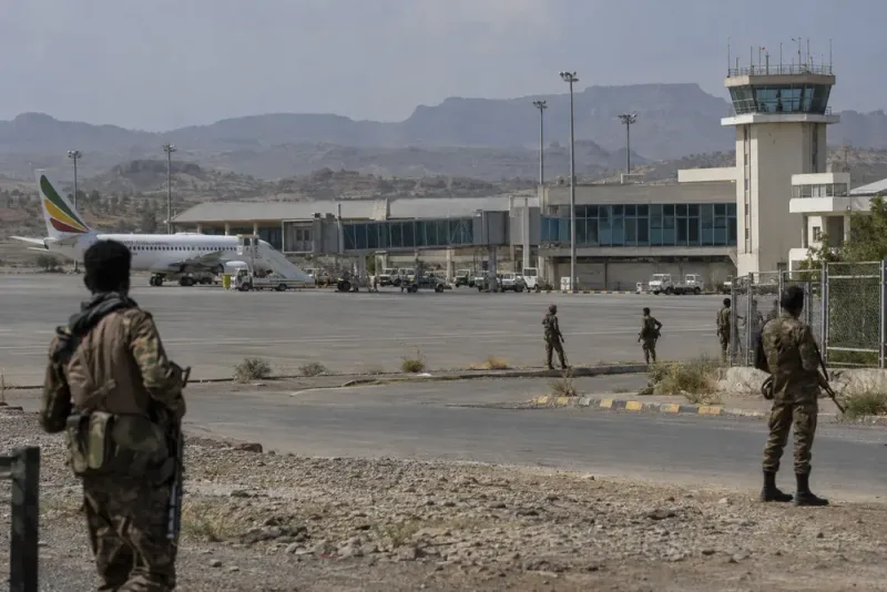 Tigraystyrkor tar kontroll över flygplatsen i Mekelle