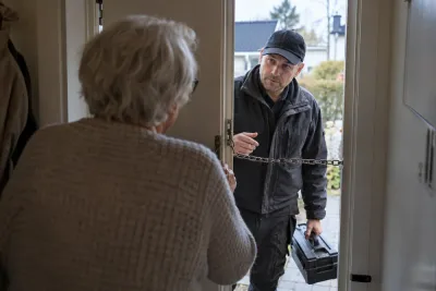 Polisen varnar för påstridiga hantverkare mot äldre