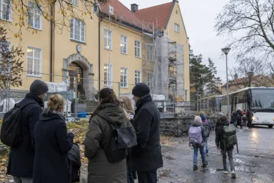 Föräldraprotest mot tvåårig skolevakuering i Bromma