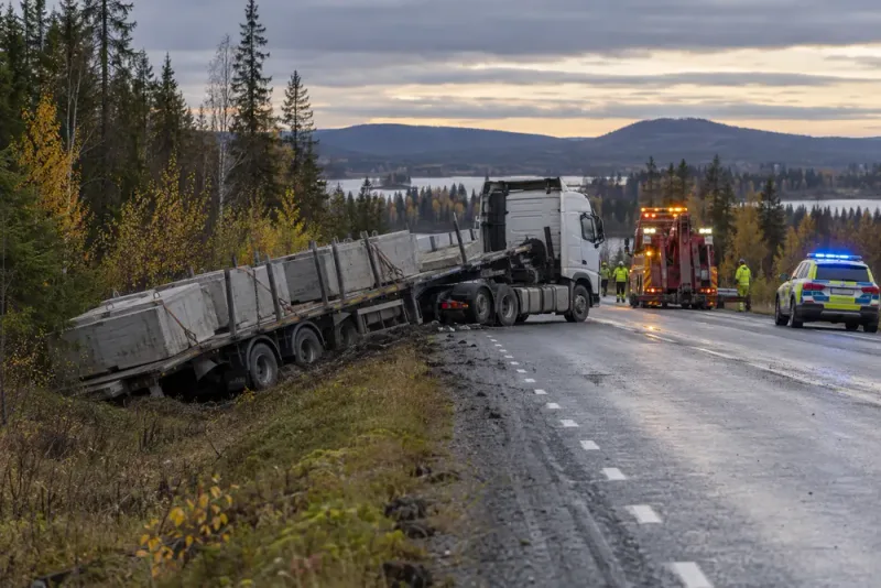 Lastbilsolycka stoppade trafiken på E45:s omledningsväg