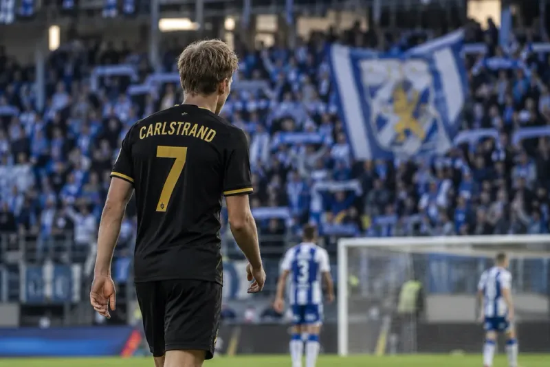 Linus Carlstrand förberedd på burop mot IFK Göteborg