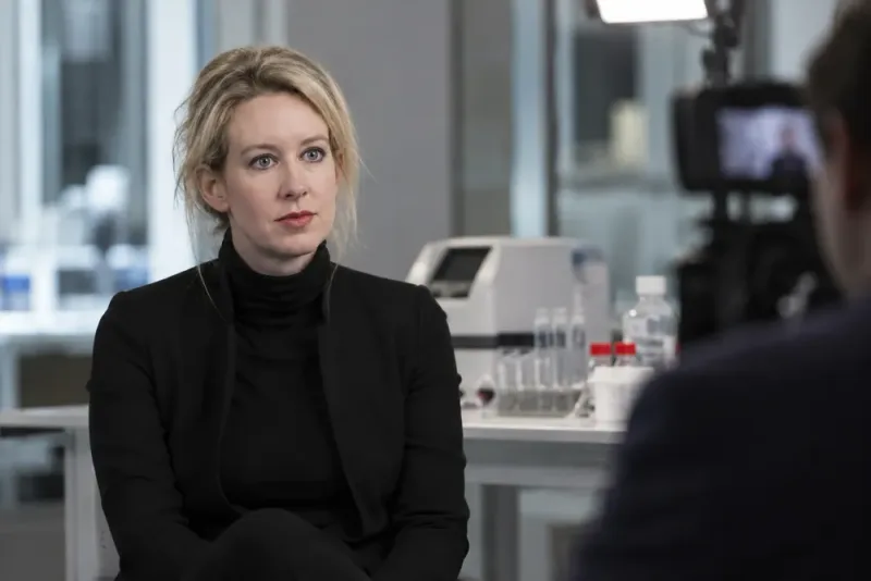 Elizabeth Holmes förnekar lögner i ny dokumentär om Theranos