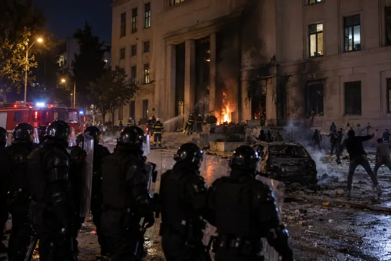 Brandbomber mot Albaniens högsta domstol – flera skadade