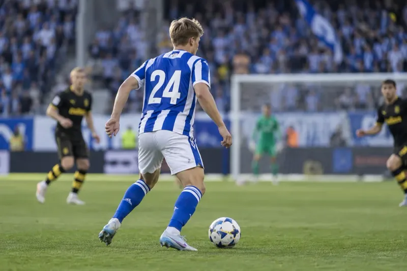 Oliver Månsson kopplas till Arsenal och Chelsea