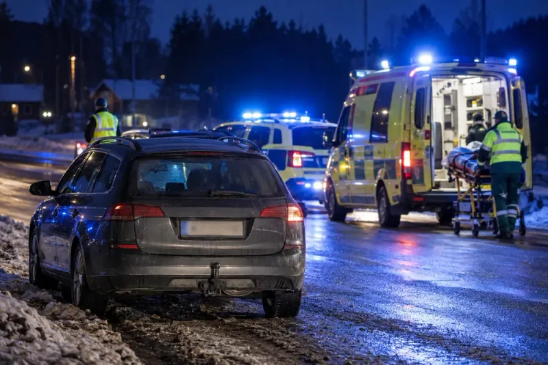 Tonåring fördes till sjukhus efter fall från dragkrok