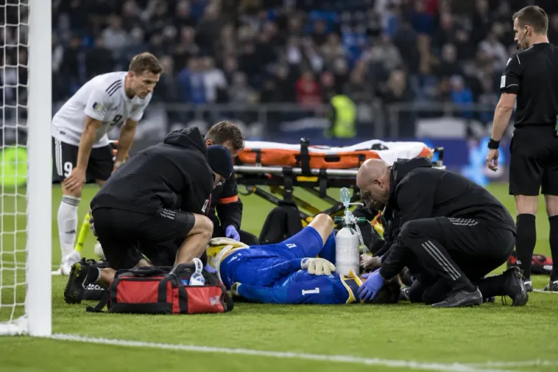 Emiliano Martínez opererad efter kollisionen mot Everton