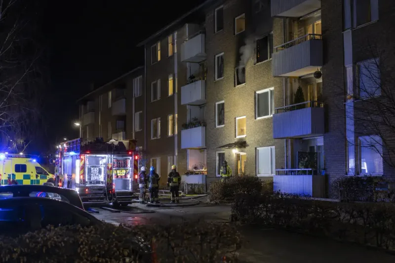 En person till sjukhus efter lägenhetsbrand i Norrköping