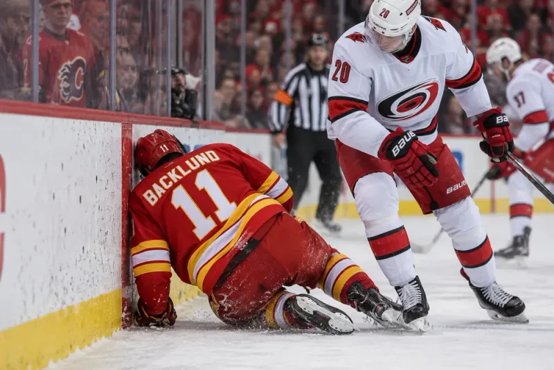 Mikael Backlund skadad när Calgary besegrade topplaget