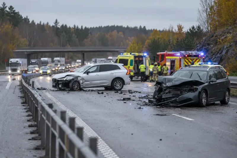 Man i 70-årsåldern omkom efter krock på E6