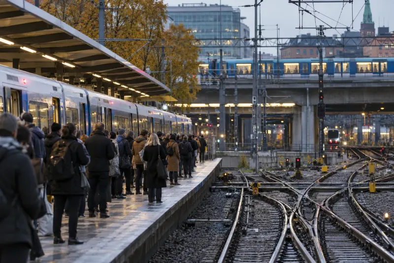 Växelfel stoppar avgångar i Stockholms tunnelbana och pendeltågstrafik