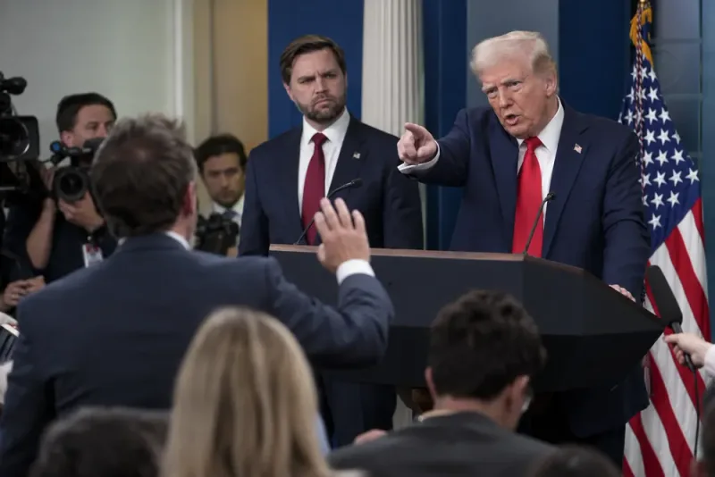 Donald Trump hotade reporter efter frågor om golfbanan
