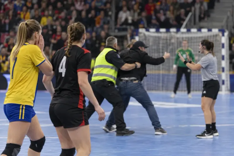 Jenny Carlson chockad efter attack mot domare
