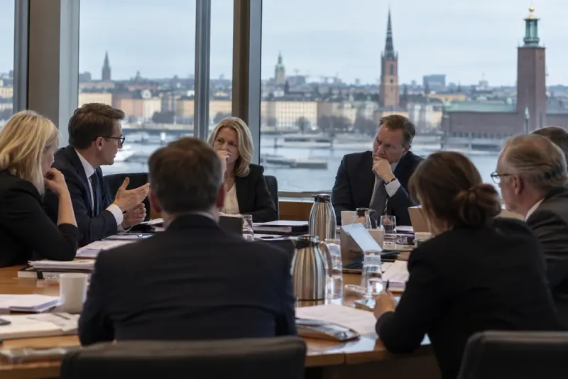 Moderaterna rasar mot KD och L efter koalitionsuppgörelse