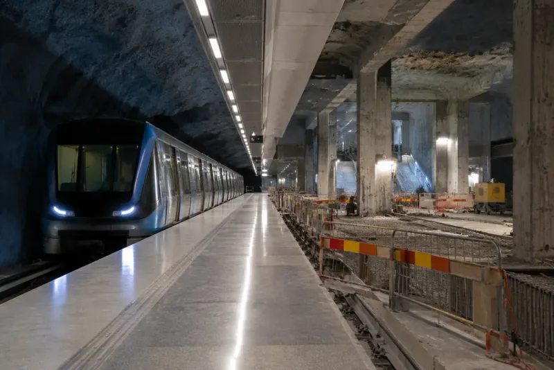 Stockholms tunnelbana kan förlora stationer efter miljardunderskott