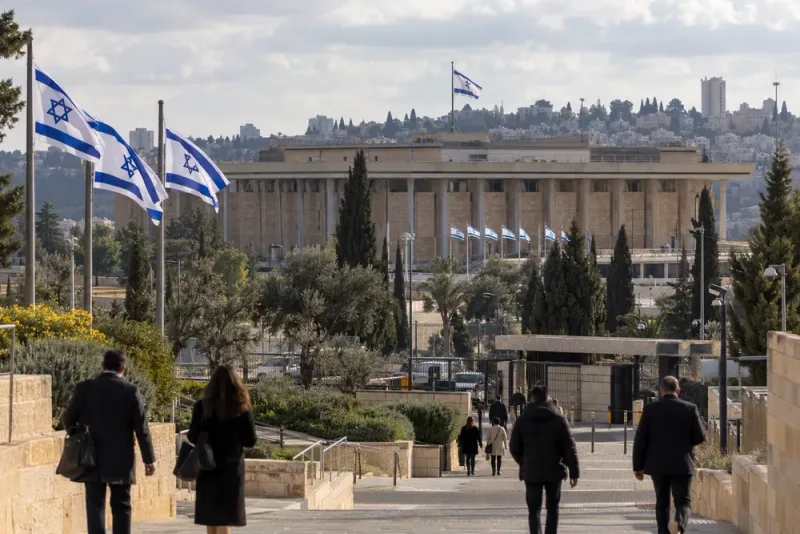 Benjamin Netanyahus regeringsmajoritet hotad inför Israels val