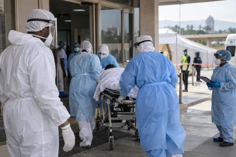 Schweizisk kvinna smittad av ebola – 44 kontakter spåras
