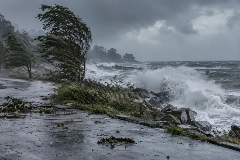 Stormbyar på upp till 25 meter per sekund väntas