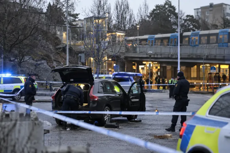 Skottlossning i Bagarmossen – person träffad och polis söker gärningsmän