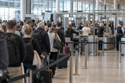 Hundratals missade flyget efter skärpta säkerhetskontroller