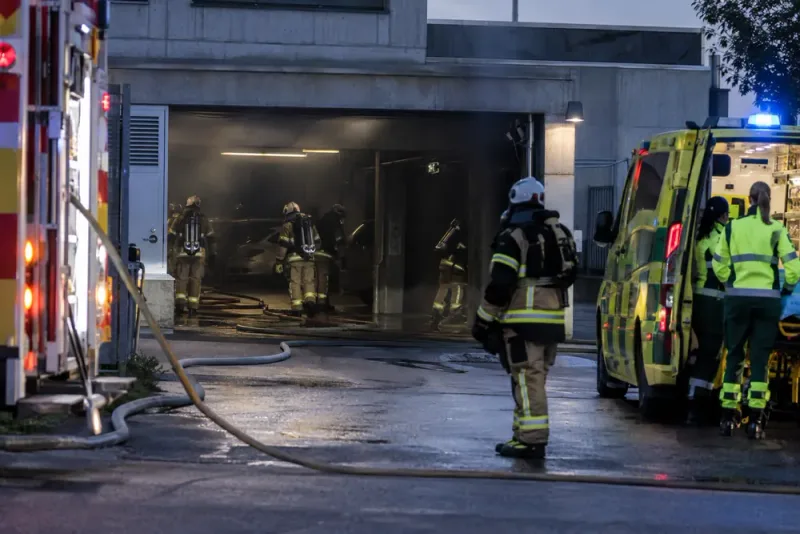 Sju personer till sjukhus efter brand i Borås