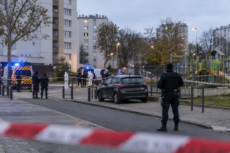 En död och fem skadade i misstänkt terrorattack i Frankrike
