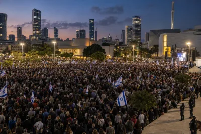 Massprotest mot Benjamin Netanyahu inför israeliska valet
