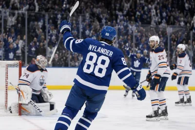 William Nylander passerar NHL-legendarer efter storseger