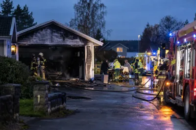Sju ungdomar skadade i garagebrand – ambulanser saknades