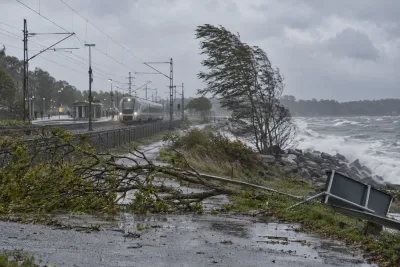 Stormen Boelo drog in – tågtrafik stoppades i södra Sverige