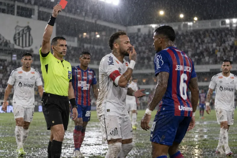 Neymar fick rött kort efter munrörelse