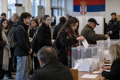 Aleksandar Vučićs parti hotas av studentstödd opposition i Serbien